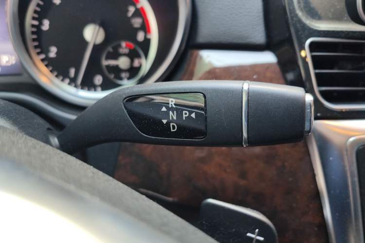 Used Mercedes-Benz M-Class 2014 ML 400 4MATIC Dynamic Model Gear Lever