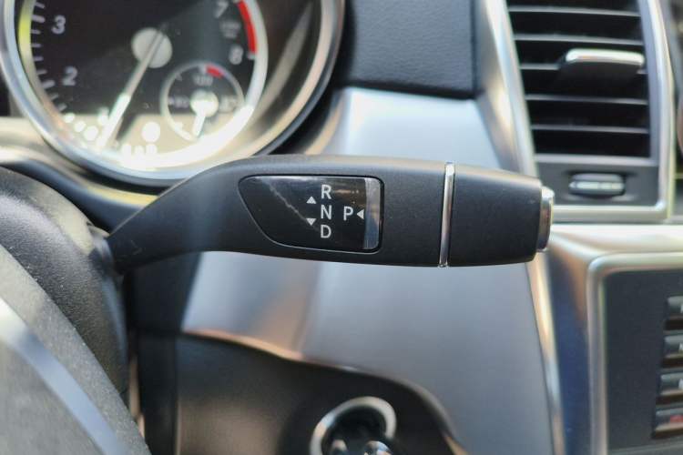 Used Mercedes-Benz M-Class 2014 ML 320 4MATIC Gear Lever