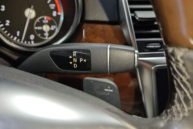 Used Mercedes-Benz M-Class 2014 ML 400 4MATIC Luxury Model Gear Lever