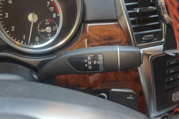 Used Mercedes-Benz M-Class 2014 ML 400 4MATIC Luxury Model Gear Lever