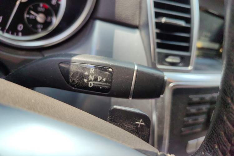 Used Mercedes-Benz M-Class 2014 ML 320 4MATIC Gear Lever