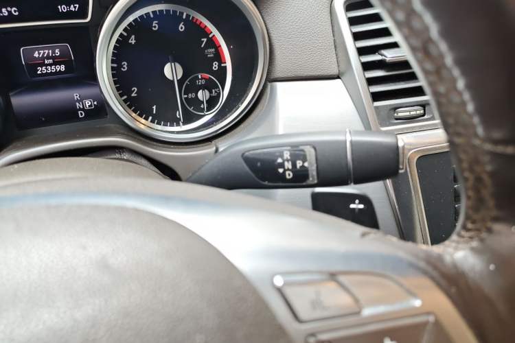 Used Mercedes-Benz M-Class 2014 ML 320 4MATIC Gear Lever