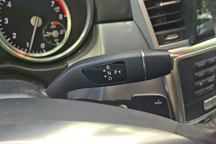 Used Mercedes-Benz M-Class 2014 ML 320 4MATIC Gear Lever