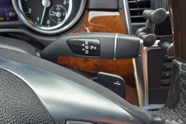 Used Mercedes-Benz M-Class 2014 ML 400 4MATIC Luxury Model Gear Lever
