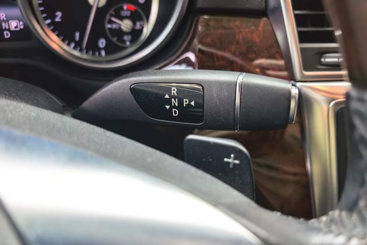 Used Mercedes-Benz M-Class 2014 ML 400 4MATIC Luxury Model Gear Lever