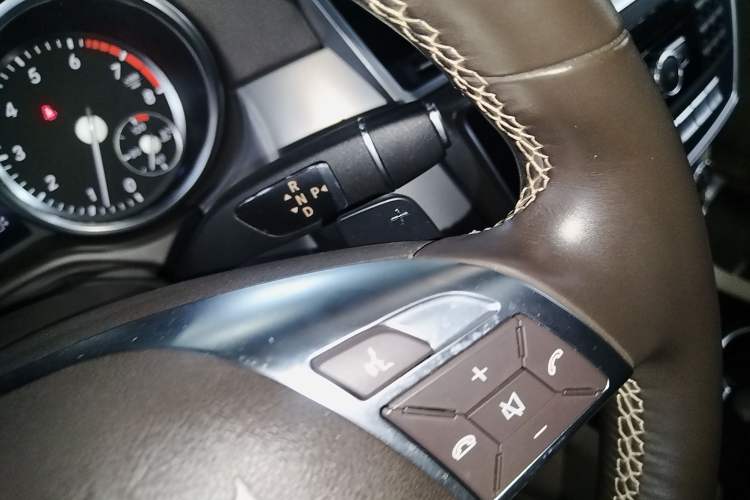 Used Mercedes-Benz M-Class 2014 ML 320 4MATIC Gear Lever