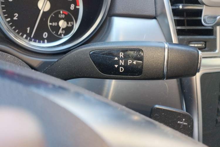 Used Mercedes-Benz M-Class 2014 ML 320 4MATIC Gear Lever