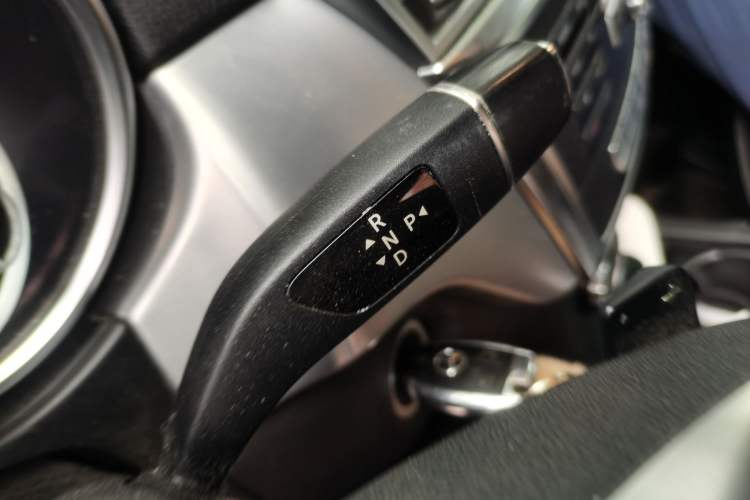 Used Mercedes-Benz M-Class 2014 ML 320 4MATIC Gear Lever