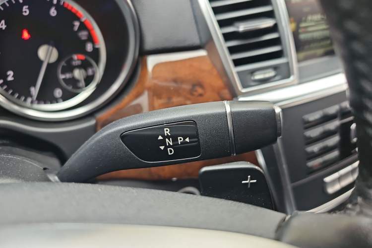 Used Mercedes-Benz M-Class 2014 ML 400 4MATIC Dynamic Model Gear Lever