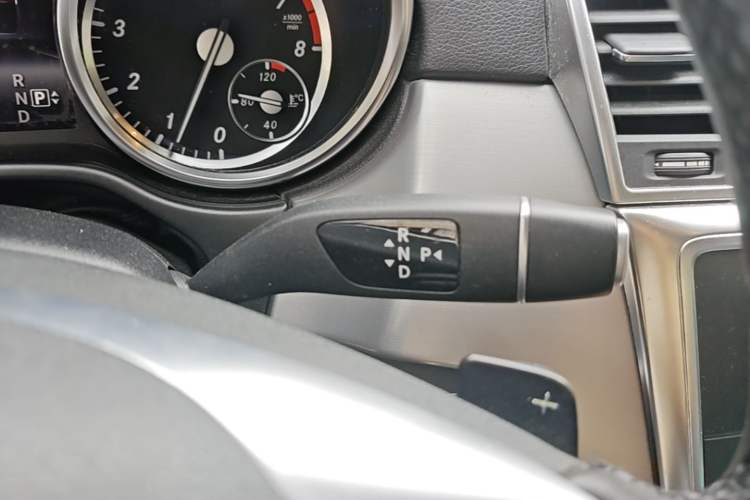 Used Mercedes-Benz M-Class 2014 ML 320 4MATIC Gear Lever