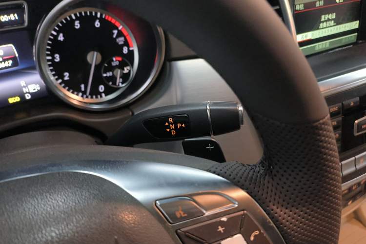 Used Mercedes-Benz M-Class 2014 ML 320 4MATIC Gear Lever