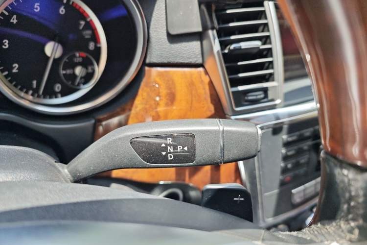 Used Mercedes-Benz M-Class 2014 ML 400 4MATIC Luxury Model Gear Lever