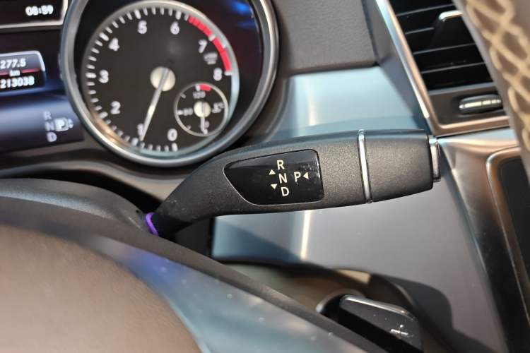 Used Mercedes-Benz M-Class 2014 ML 320 4MATIC Gear Lever