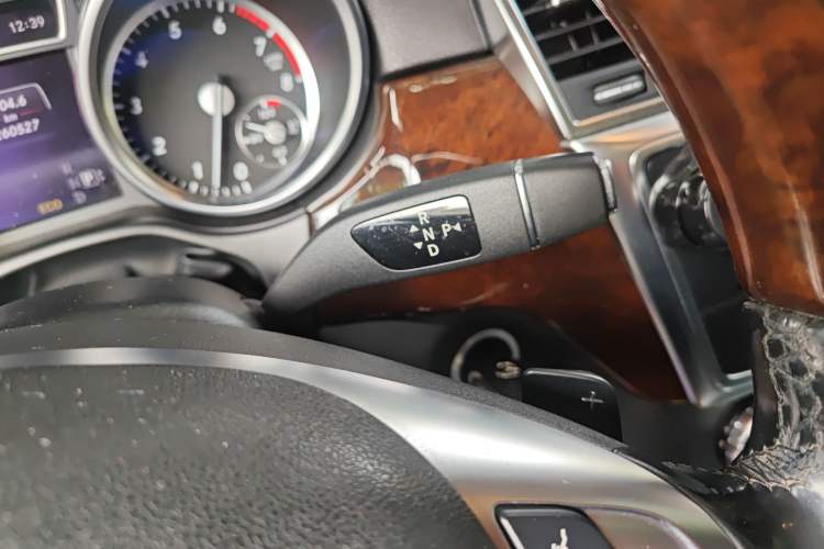 Used Mercedes-Benz M-Class 2014 ML 400 4MATIC Luxury Model Gear Lever