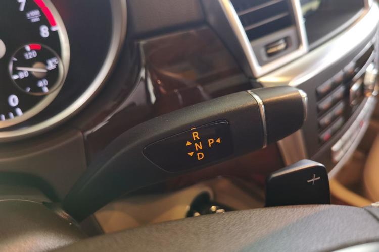 Used Mercedes-Benz M-Class 2014 ML 400 4MATIC Dynamic Model Gear Lever