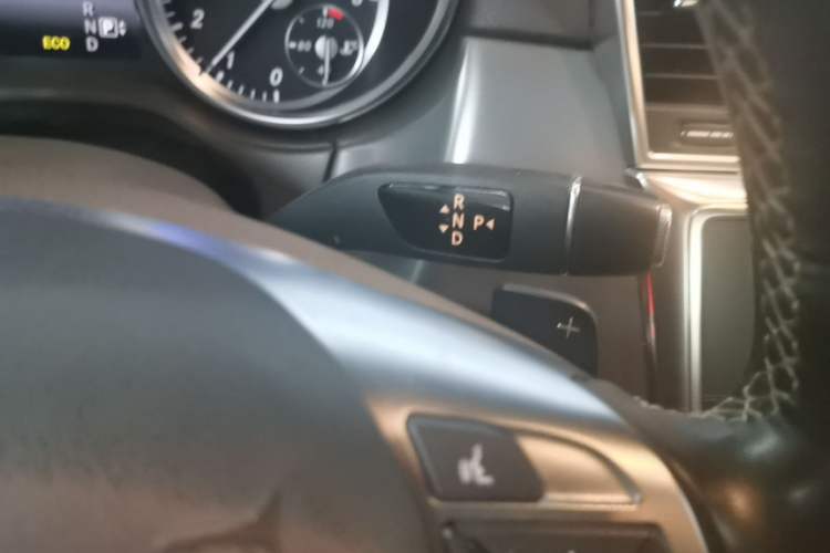 Used Mercedes-Benz M-Class 2014 ML 320 4MATIC Gear Lever