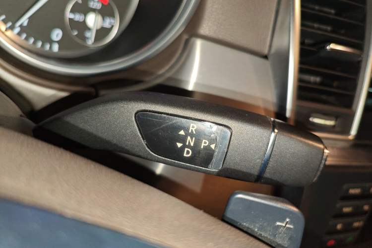 Used Mercedes-Benz M-Class 2014 ML 320 4MATIC Gear Lever