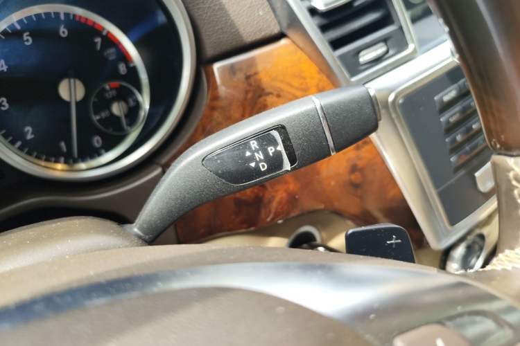Used Mercedes-Benz M-Class 2014 ML 400 4MATIC Luxury Model Gear Lever