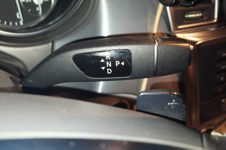 Used Mercedes-Benz M-Class 2014 ML 320 4MATIC Gear Lever