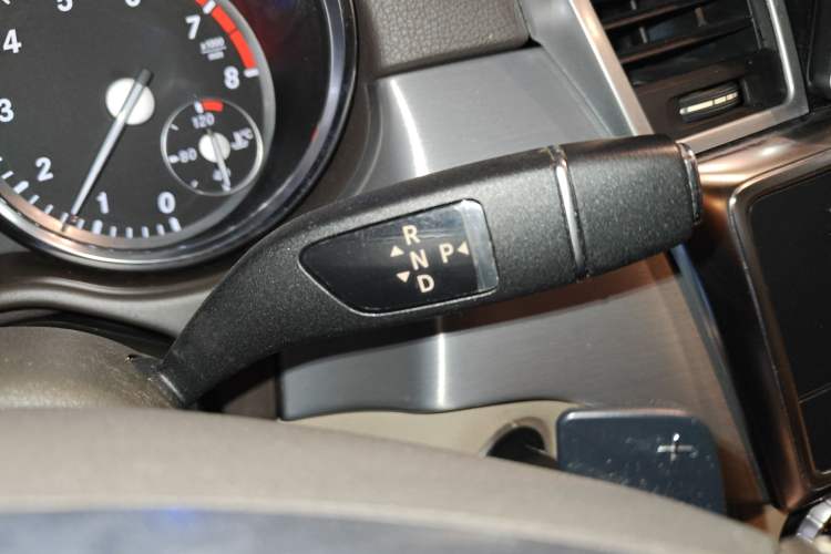 Used Mercedes-Benz M-Class 2014 ML 320 4MATIC Gear Lever