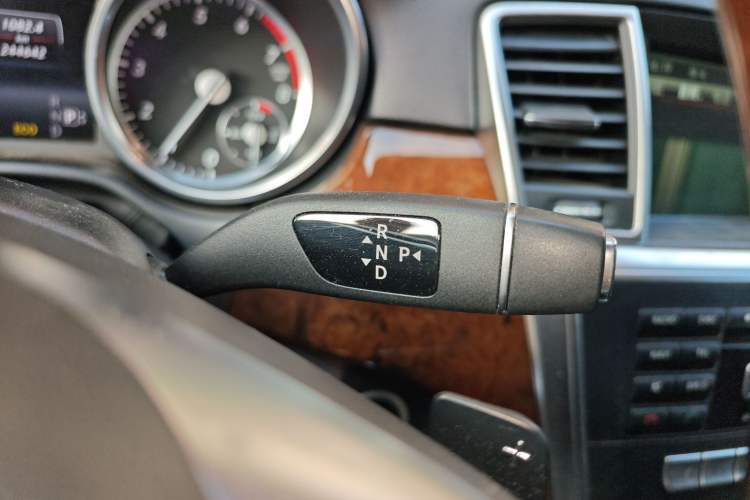 Used Mercedes-Benz M-Class 2014 ML 400 4MATIC Luxury Model Gear Lever