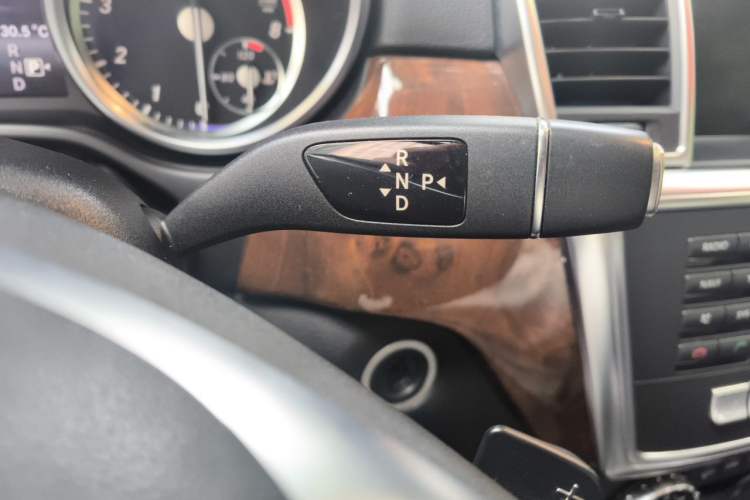 Used Mercedes-Benz M-Class 2014 ML 400 4MATIC Dynamic Model Gear Lever