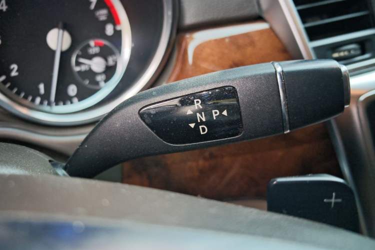 Used Mercedes-Benz M-Class 2014 ML 400 4MATIC Dynamic Model Gear Lever