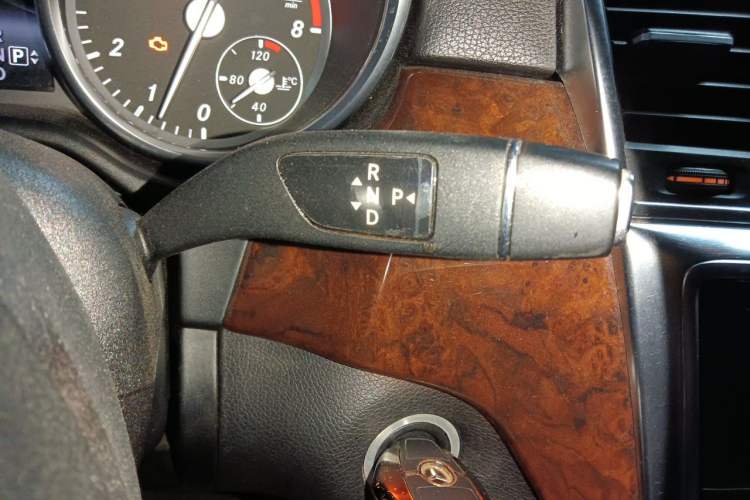 Used Mercedes-Benz M-Class 2014 ML 400 4MATIC Luxury Model Gear Lever