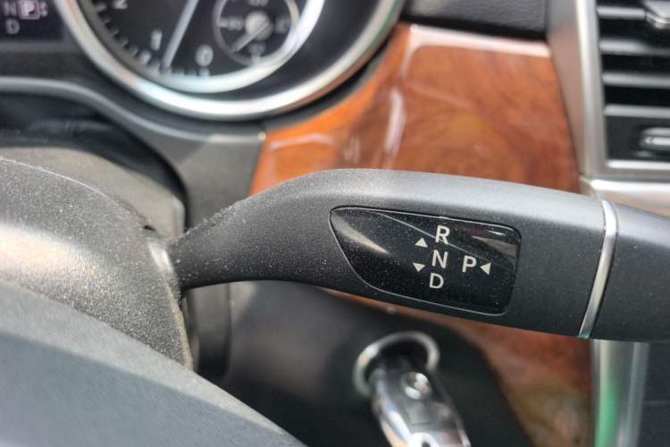 Used Mercedes-Benz M-Class 2014 ML 400 4MATIC Luxury Model Gear Lever