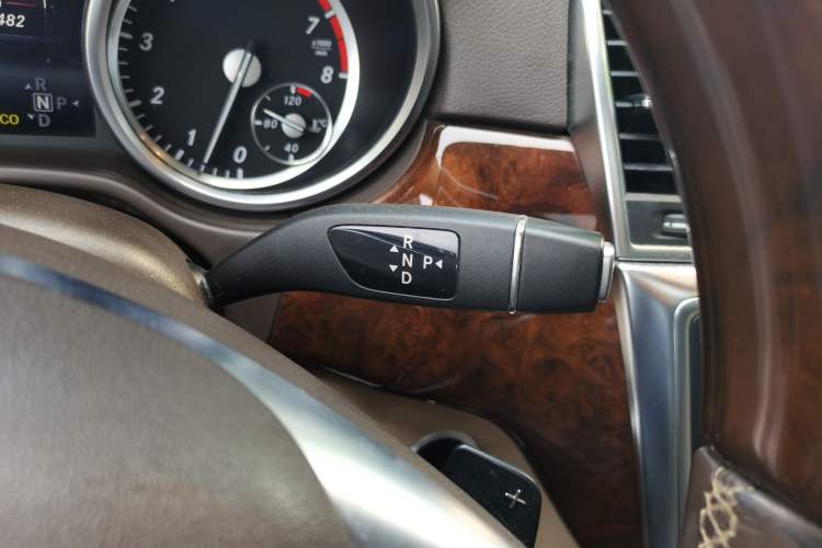 Used Mercedes-Benz M-Class 2014 ML 400 4MATIC Dynamic Model Gear Lever