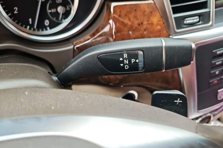 Used Mercedes-Benz M-Class 2014 ML 400 4MATIC Luxury Model Gear Lever