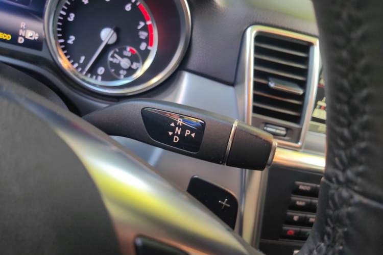 Used Mercedes-Benz M-Class 2014 ML 320 4MATIC Gear Lever