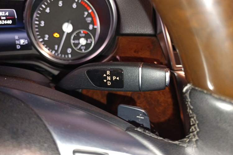 Used Mercedes-Benz M-Class 2014 ML 400 4MATIC Luxury Model Gear Lever