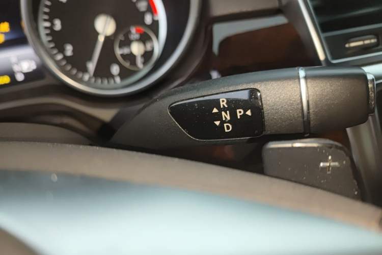 Used Mercedes-Benz M-Class 2014 ML 400 4MATIC Dynamic Model Gear Lever