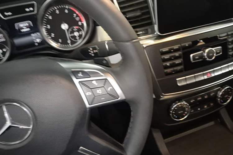 Used Mercedes-Benz M-Class 2014 ML 320 4MATIC Gear Lever