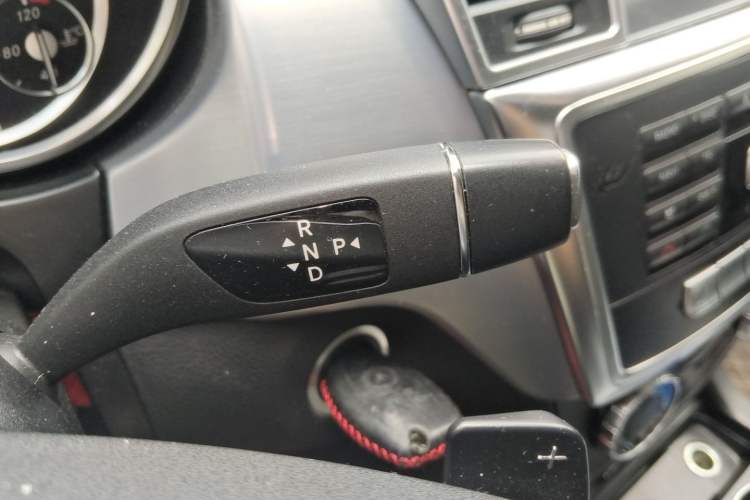 Used Mercedes-Benz M-Class 2014 ML 320 4MATIC Gear Lever