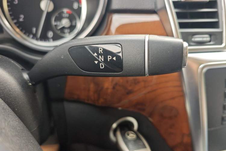 Used Mercedes-Benz M-Class 2014 ML 400 4MATIC Luxury Model Gear Lever