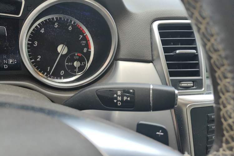 Used Mercedes-Benz M-Class 2014 ML 320 4MATIC Gear Lever
