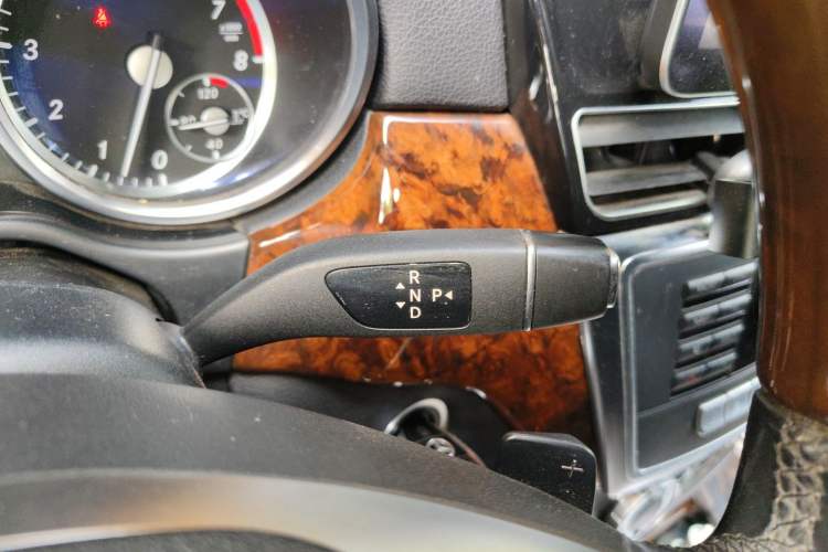 Used Mercedes-Benz M-Class 2014 ML 400 4MATIC Luxury Model Gear Lever