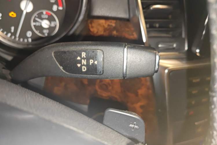 Used Mercedes-Benz M-Class 2014 ML 400 4MATIC Dynamic Model Gear Lever