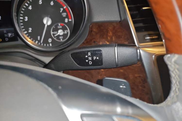Used Mercedes-Benz M-Class 2014 ML 320 4MATIC Gear Lever