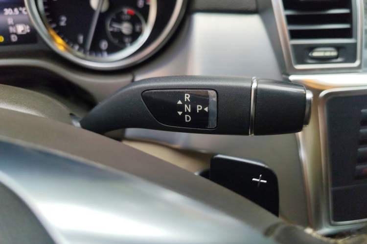 Used Mercedes-Benz M-Class 2014 ML 320 4MATIC Gear Lever