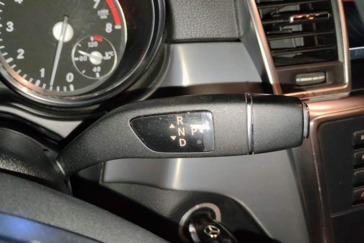 Used Mercedes-Benz M-Class 2014 ML 320 4MATIC Gear Lever