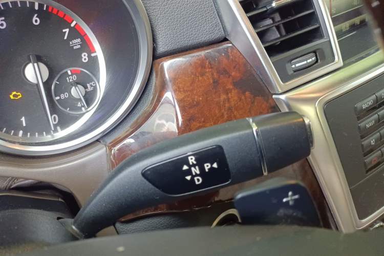 Used Mercedes-Benz M-Class 2014 ML 400 4MATIC Luxury Model Gear Lever