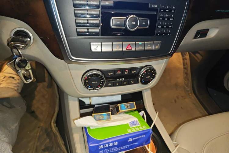 Used Mercedes-Benz M-Class 2014 ML 400 4MATIC Dynamic Model Gear Lever