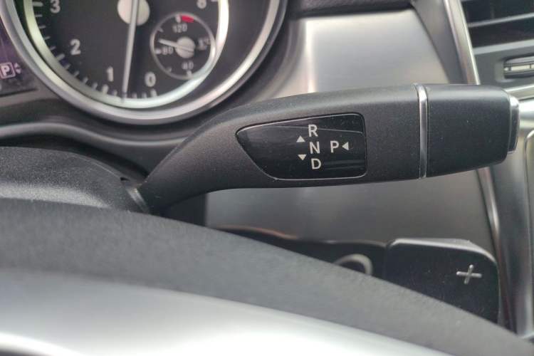 Used Mercedes-Benz M-Class 2014 ML 320 4MATIC Gear Lever