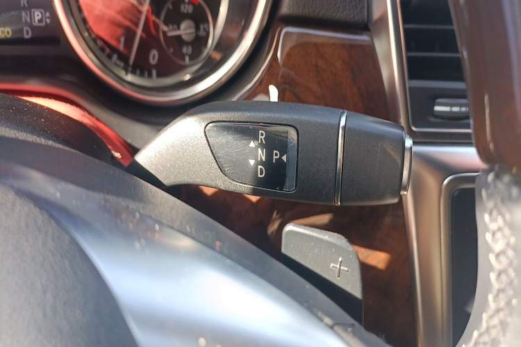Used Mercedes-Benz M-Class 2014 ML 400 4MATIC Luxury Model Gear Lever
