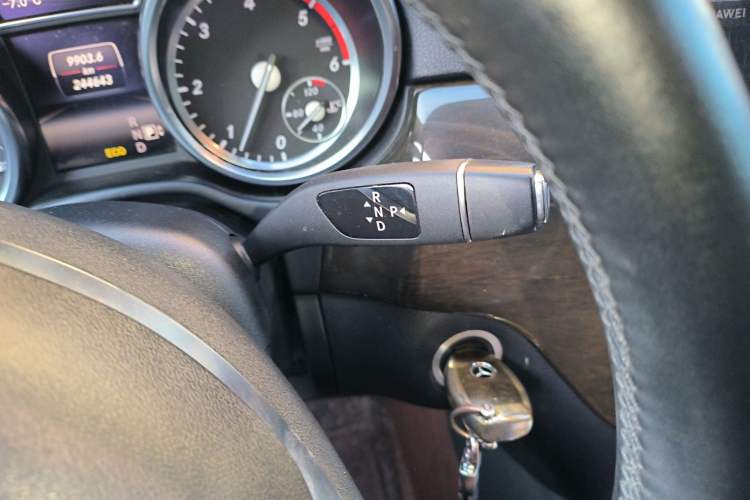 Used Mercedes-Benz M-Class 2014 ML 350 CDI 4MATIC Gear Lever