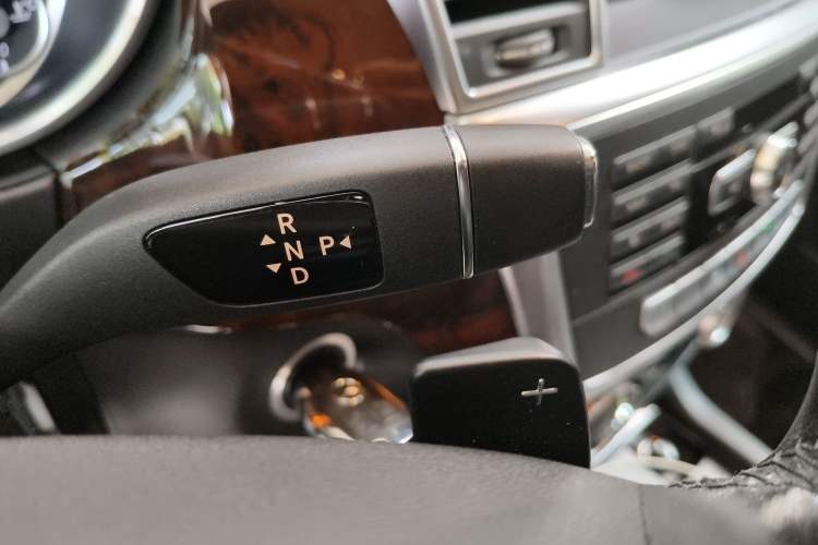 Used Mercedes-Benz M-Class 2014 ML 400 4MATIC Luxury Model Gear Lever