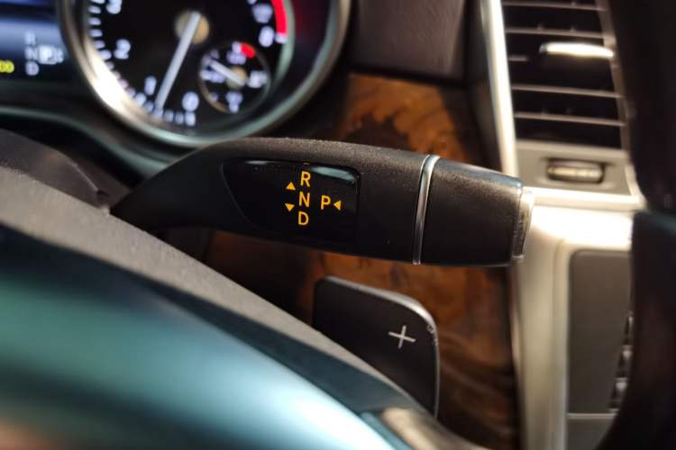 Used Mercedes-Benz M-Class 2014 ML 400 4MATIC Luxury Model Gear Lever